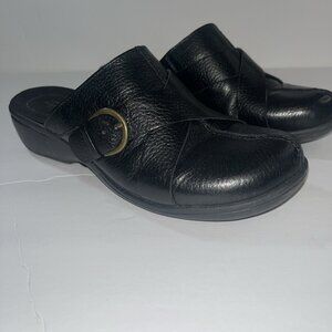 Clarks Womens  Size 8.5M Black Leather Slip-On Mules shoes Pre Owned